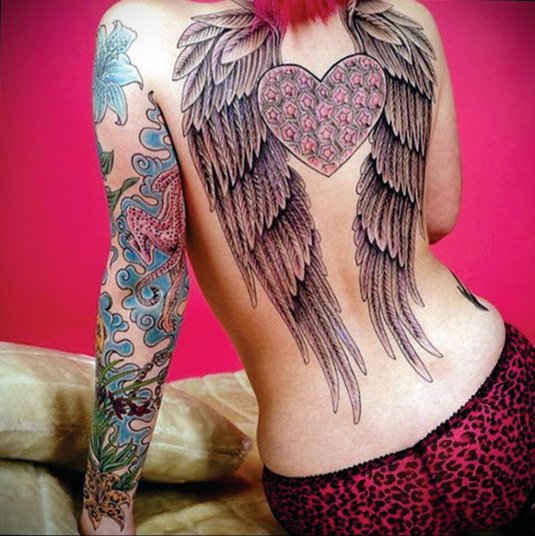 Тату крыло на спине