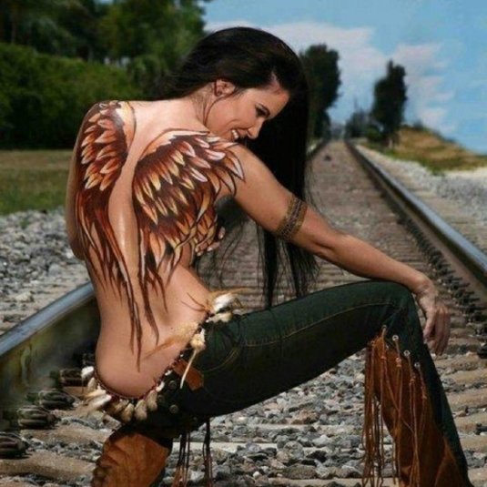 Тату на спине крылья