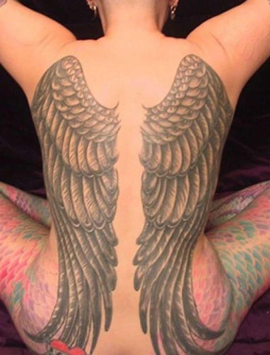 Тату крыло на спине