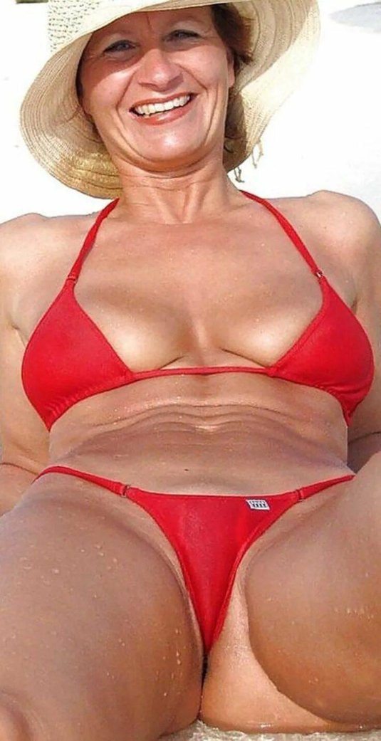 Старухи в купальниках