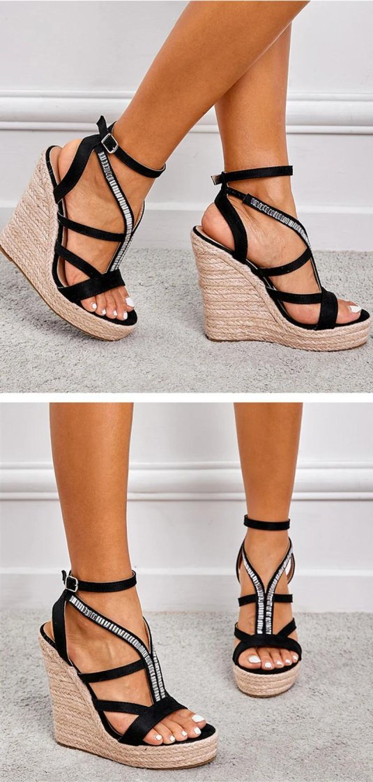 Женские босоножки на танкетке