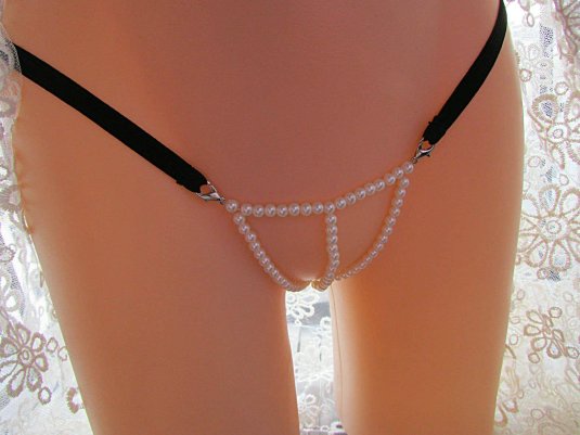 Эротические стринги с бусами