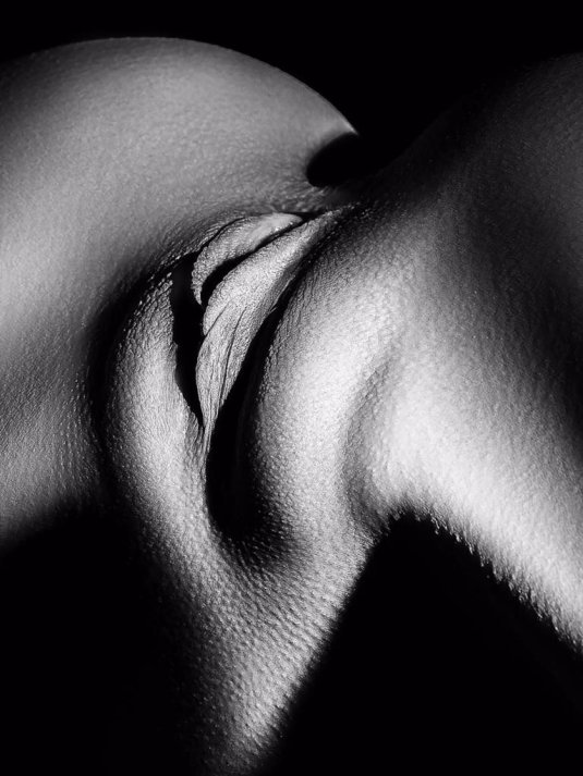 Черно белая эротика