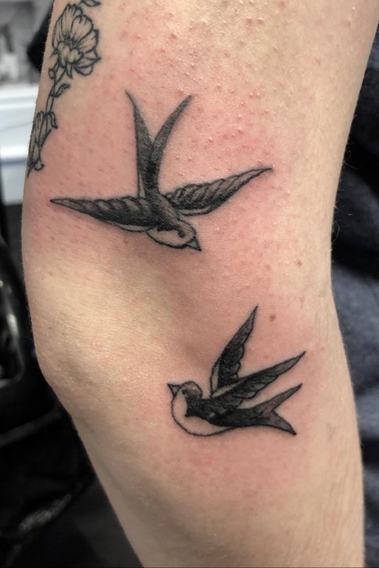 Тату ласточек