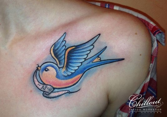 Тату нью скул ласточка
