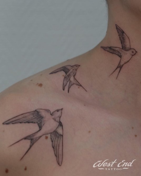 Тату ласточек