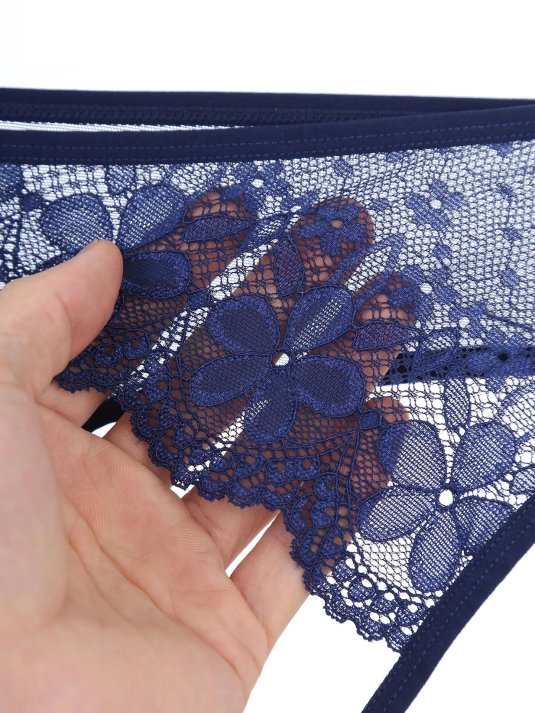 Женские кружевные стринги