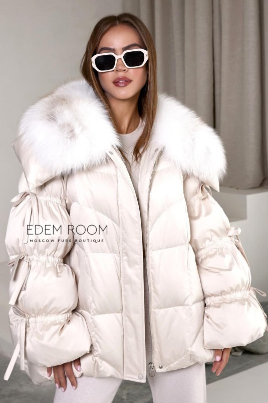Светлый пуховик