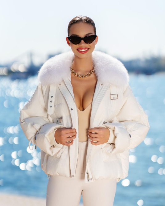 Куртка с белым мехом