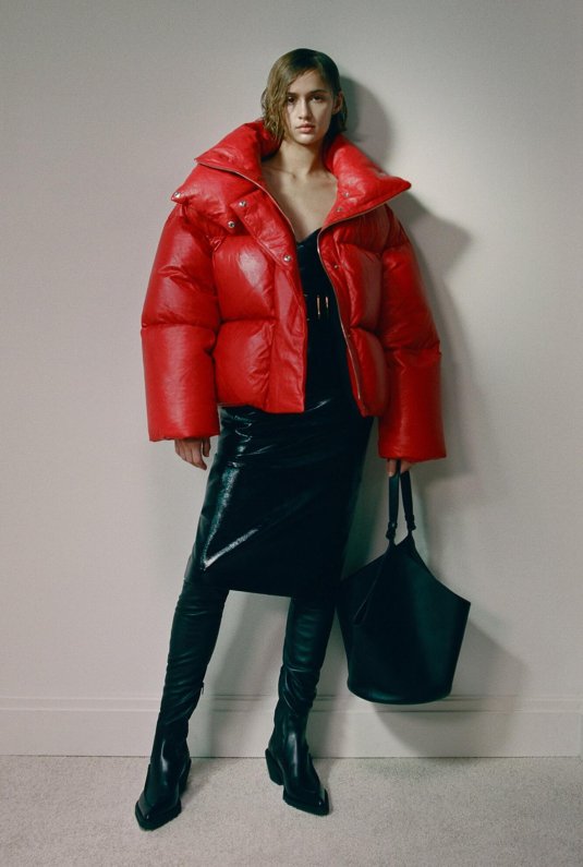 Объемный пуховик