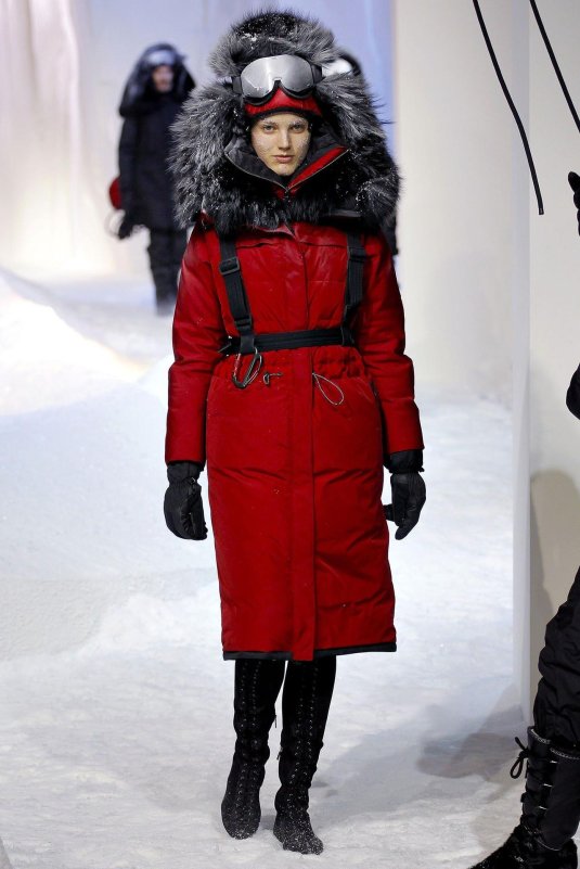 Moncler gamme rouge пуховик