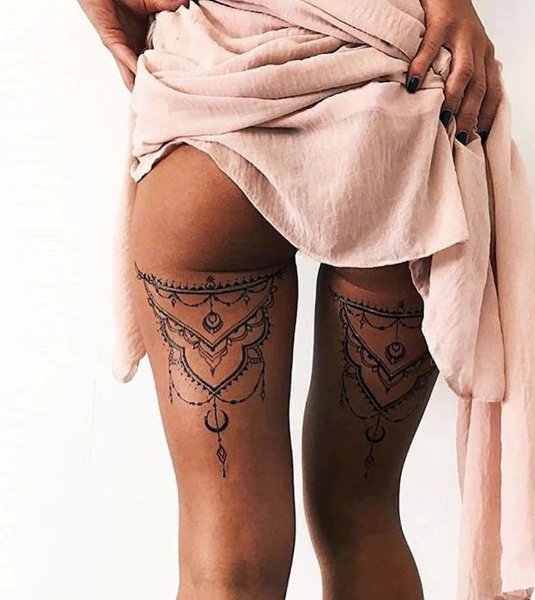 Тату на колено женские