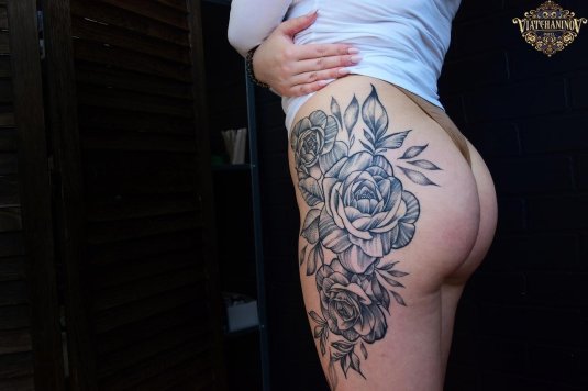 Тату для девушек на бедре