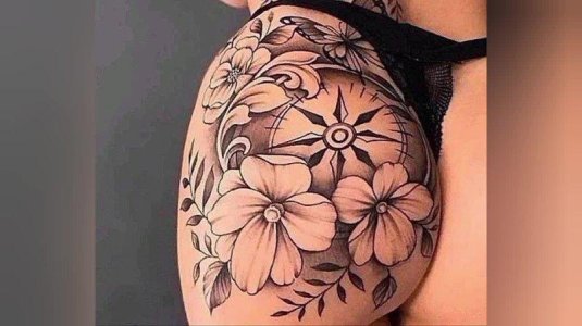 Татуировка на бедре женская