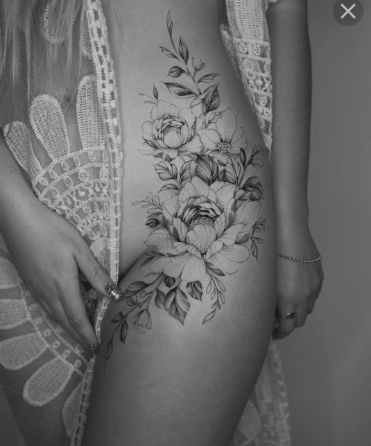 Тату на бедра