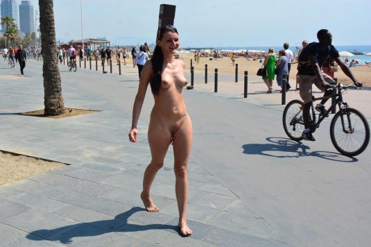 Голые женщины на публике