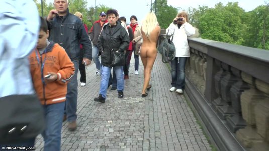 На публике порно