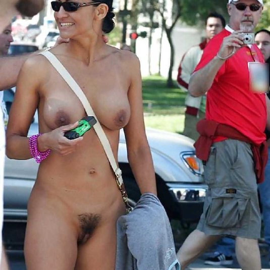 Волосатые девушки на публике