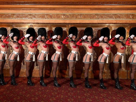 Эротическое шоу кабаре crazy horse