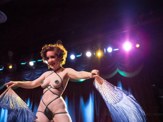Кабаре бурлеск голышом