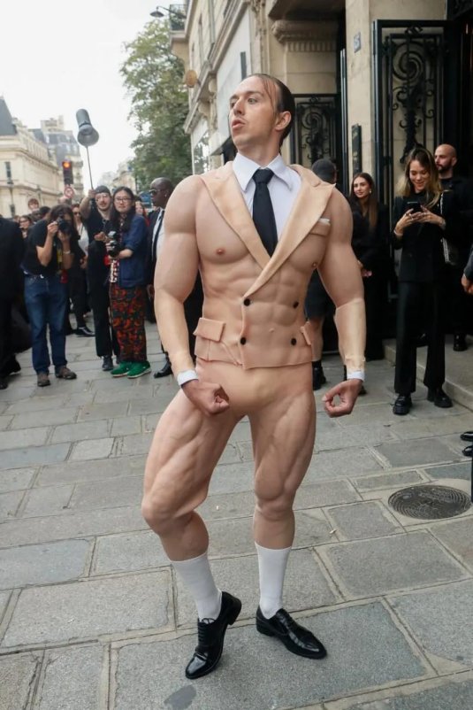 Костюм голого человека