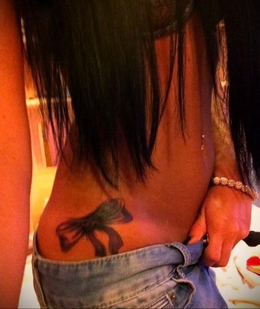 Тату для девушек на пояснице