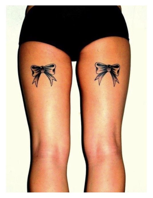 Тату бантики на ногах