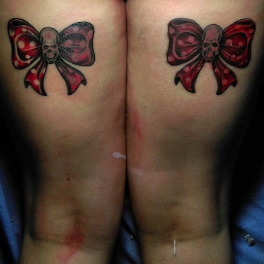 Бантики на ногах тату