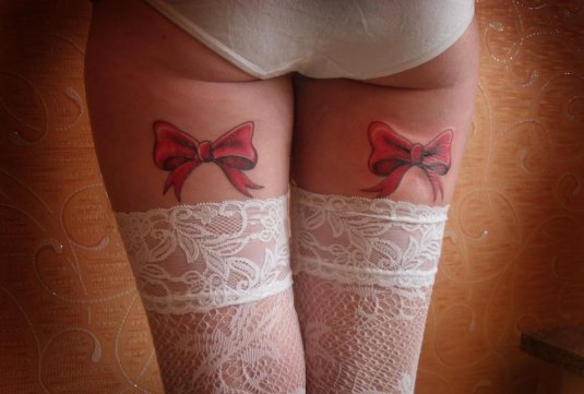 Бантики на ляшках тату