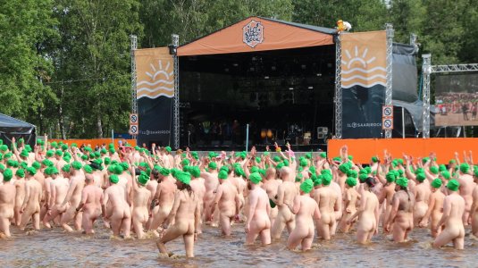 Массовые купания нагишом