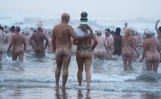 Массовые купания нагишом