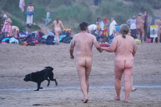 Массовые купания нагишом