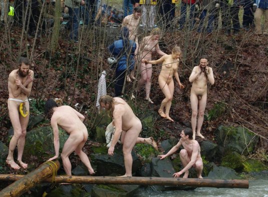 Массовые голые купания