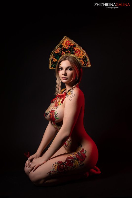 Голые красавицы в кокошниках