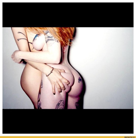 Девушки лесби с татуировками