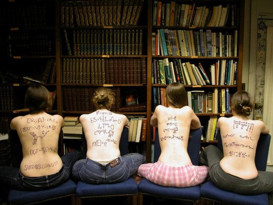 Унизительные надписи на голых