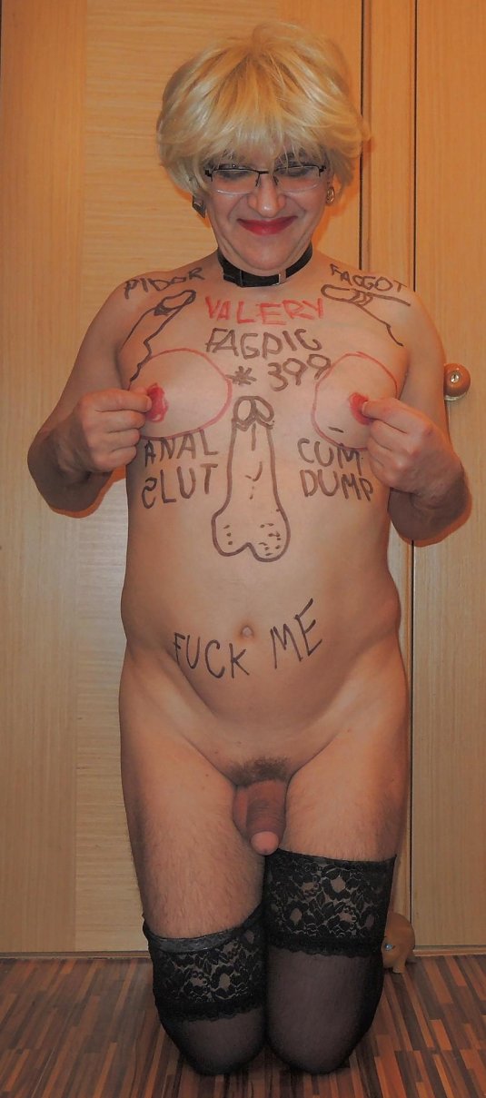 Унизительные надписи на кроссдрессере