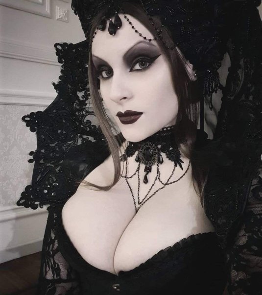 Макияж готический