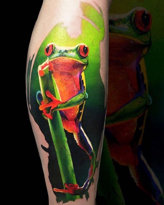 Тату лягушка реализм
