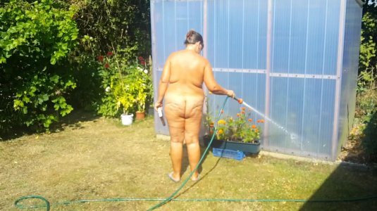 Теща на даче