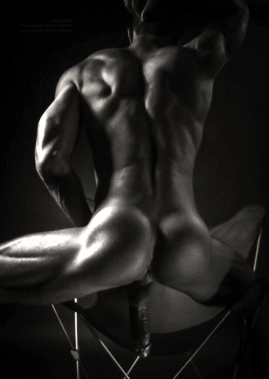 Обнаженное мужское тело