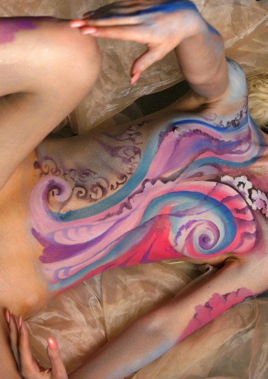 Бодиарт на голое тело