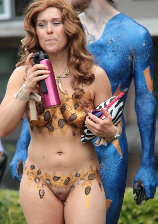 Голые бодиарт