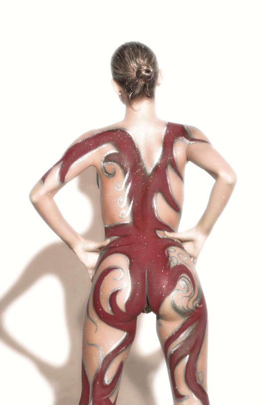 Голые бодиарт