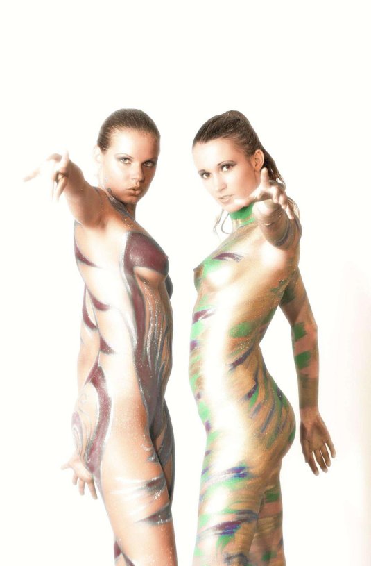 Бодиарт девушки без одежды