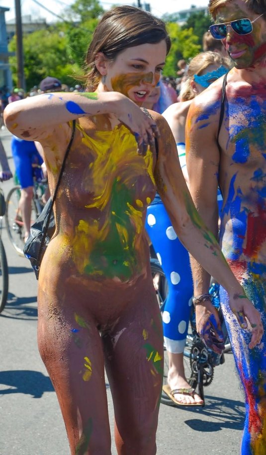 Голые бодиарт