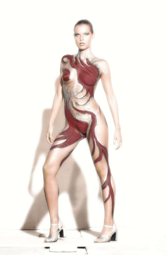 Голые бодиарт