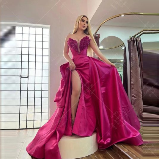 Вечернее платье с разрезом