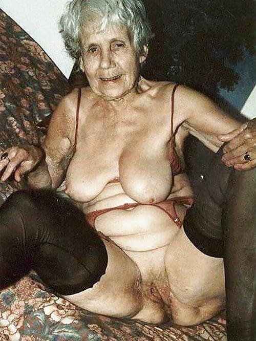 Пожилая женщина