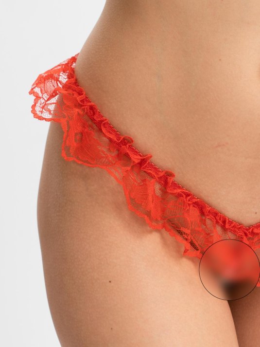 Кружевные трусики с вырезом
